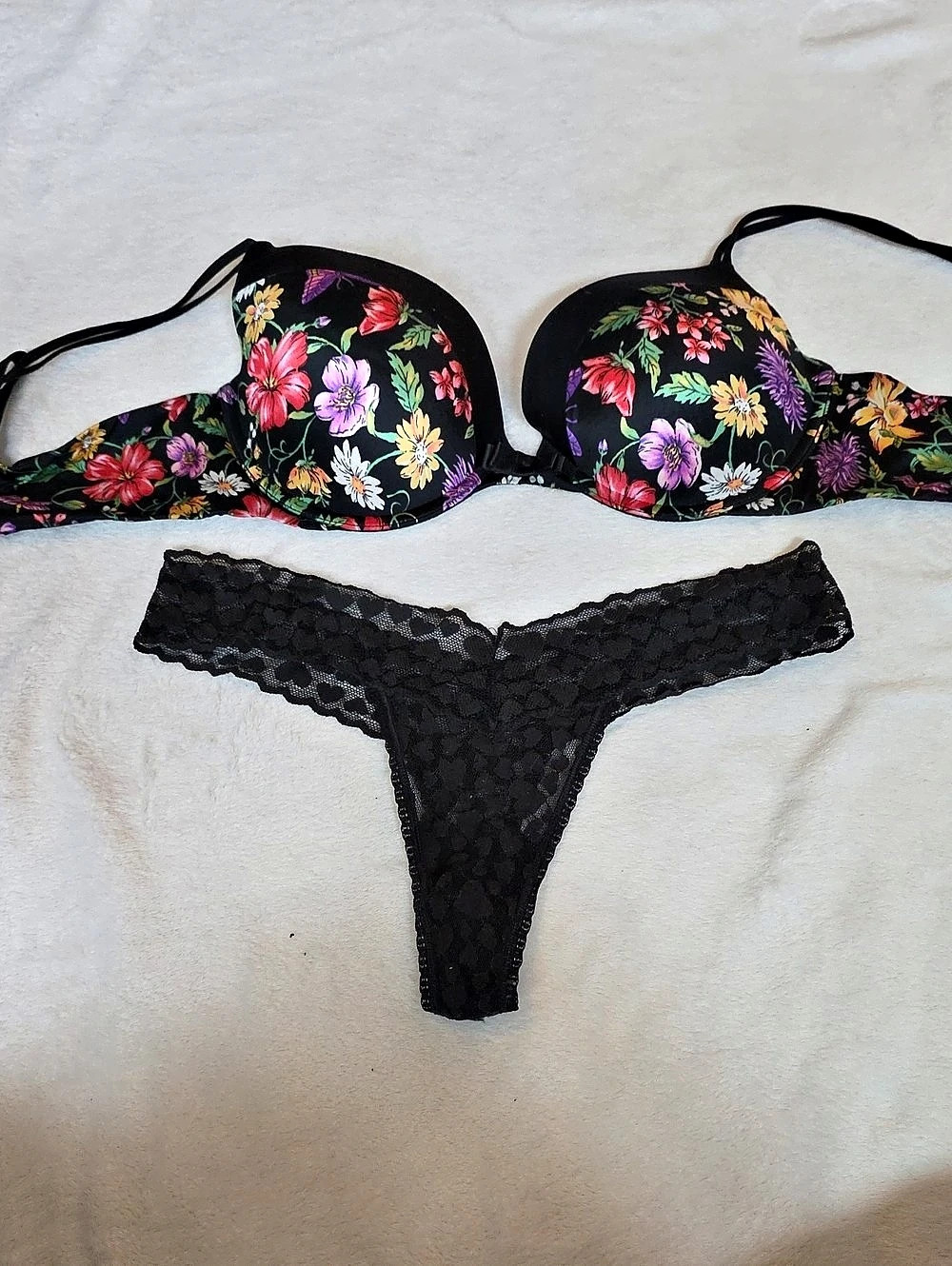 Victoria's Secret Very Sexy Push-Up Bra Floral Set Black 36C